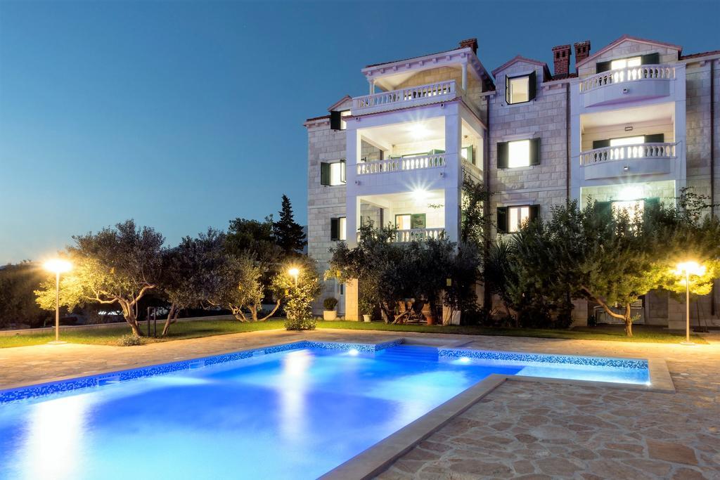Apartments Villa Barbara Sumartin Extérieur photo